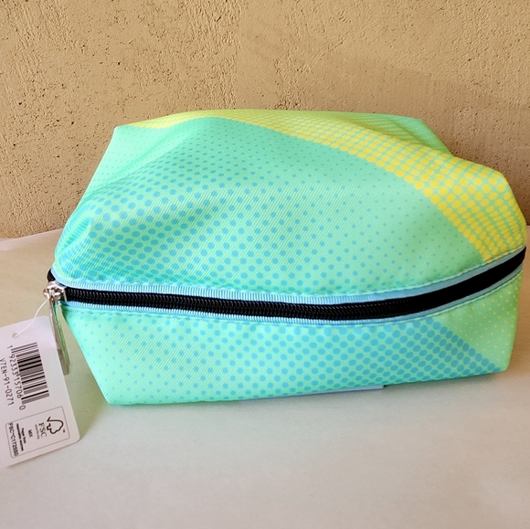 Clinique Green and Yellow Cosmetic Bag - Picture 6 of 6